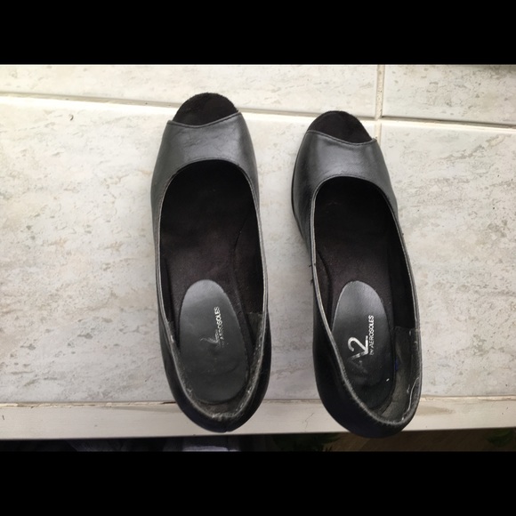 Shoes - Picture 9 of 10